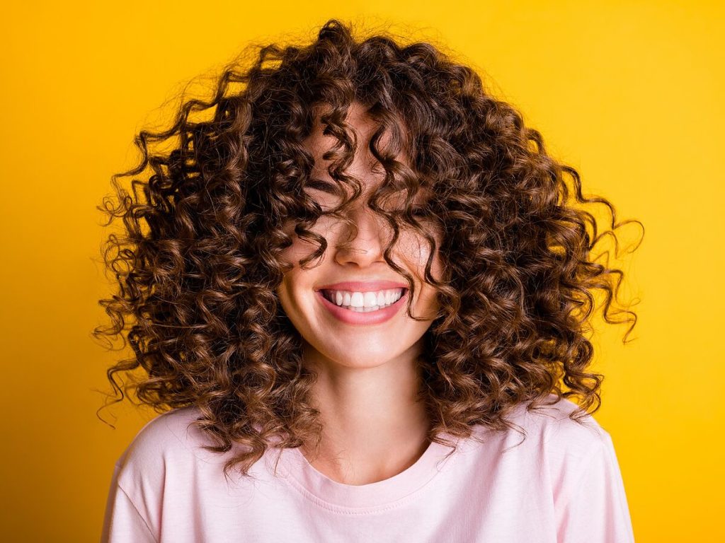 Descubre el Método Curly: La Revolución para Cabello Rizado