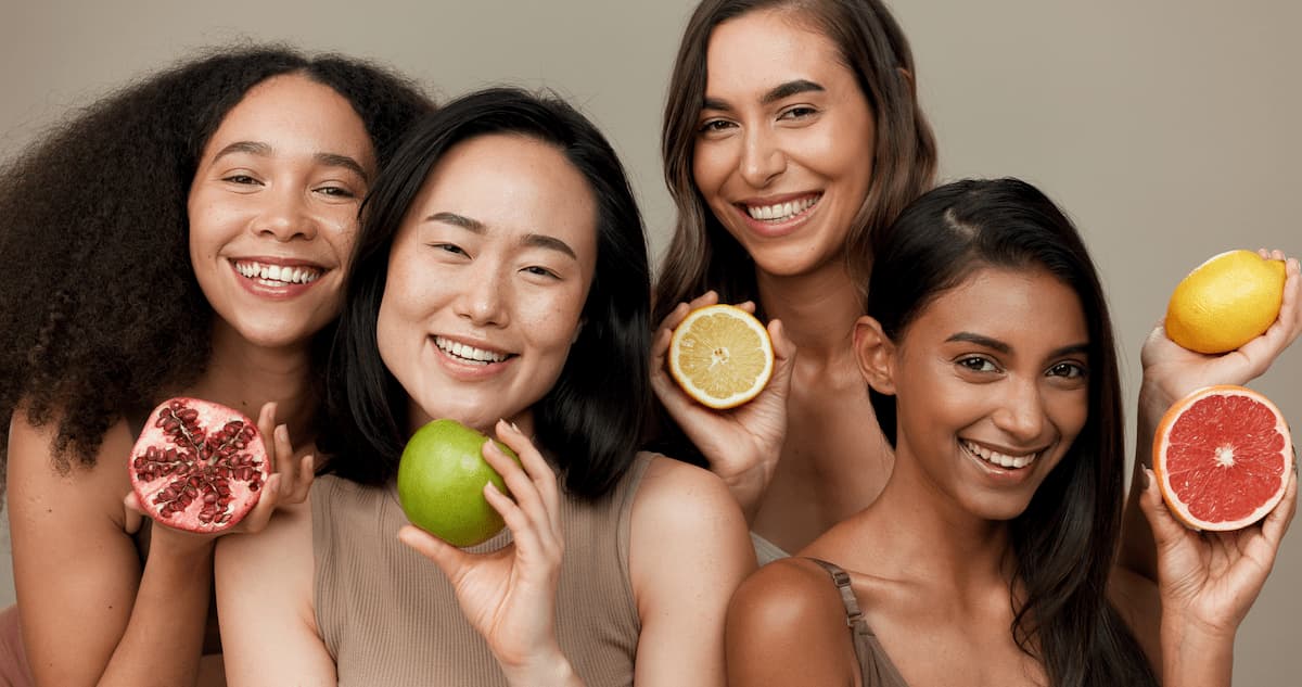 Cosmética orgánica: Por qué Green Soho es la elección natural para tu belleza 1 women portrait and beauty diversity and fruit wi 2025 04 05 14 05 48 utc 1